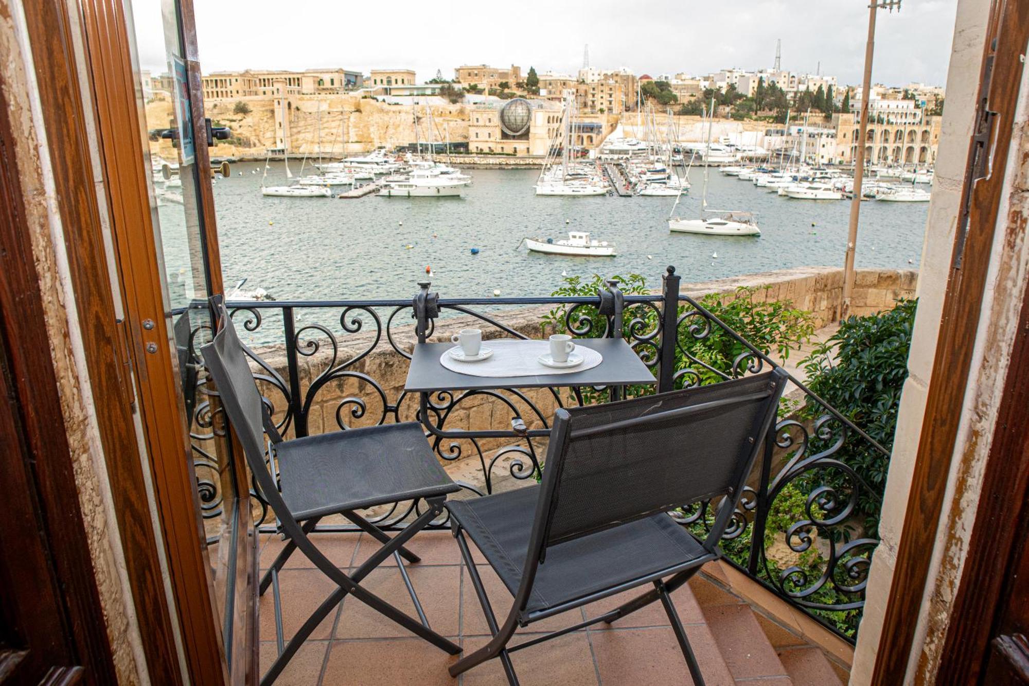 Seagull Birgu - Waterfront Home Exterior photo