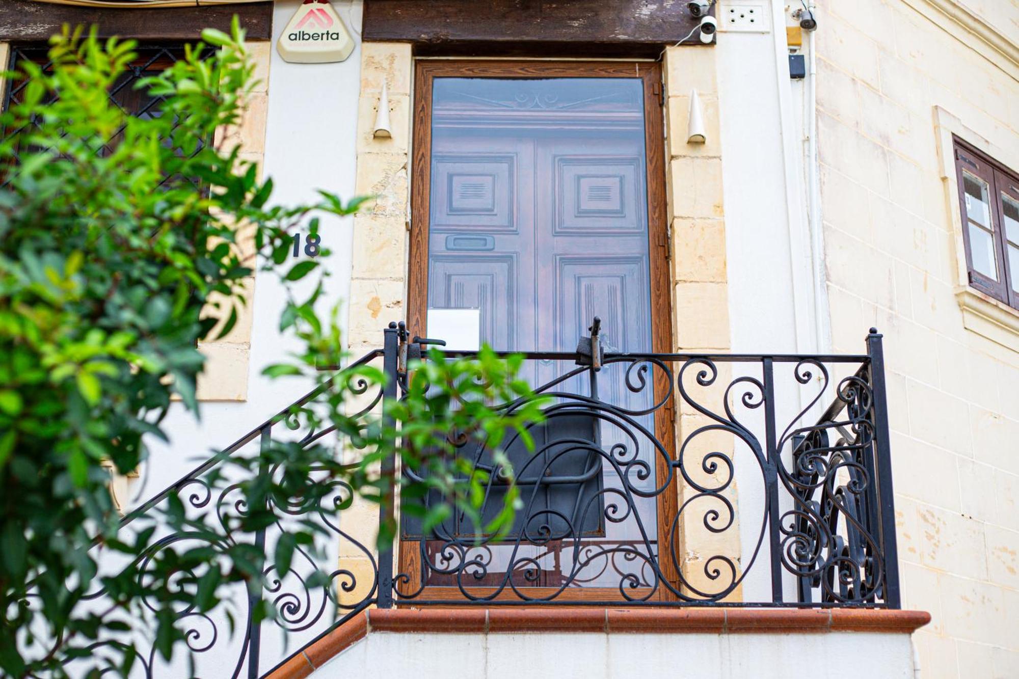 Seagull Birgu - Waterfront Home Exterior photo